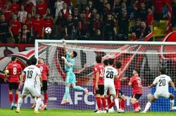 包含赛地聚焦：中超关键时刻热度飙升；武汉三镇迎来里程碑；赛场秩序良好；阵容厚度经受考验的词条-开云官网app